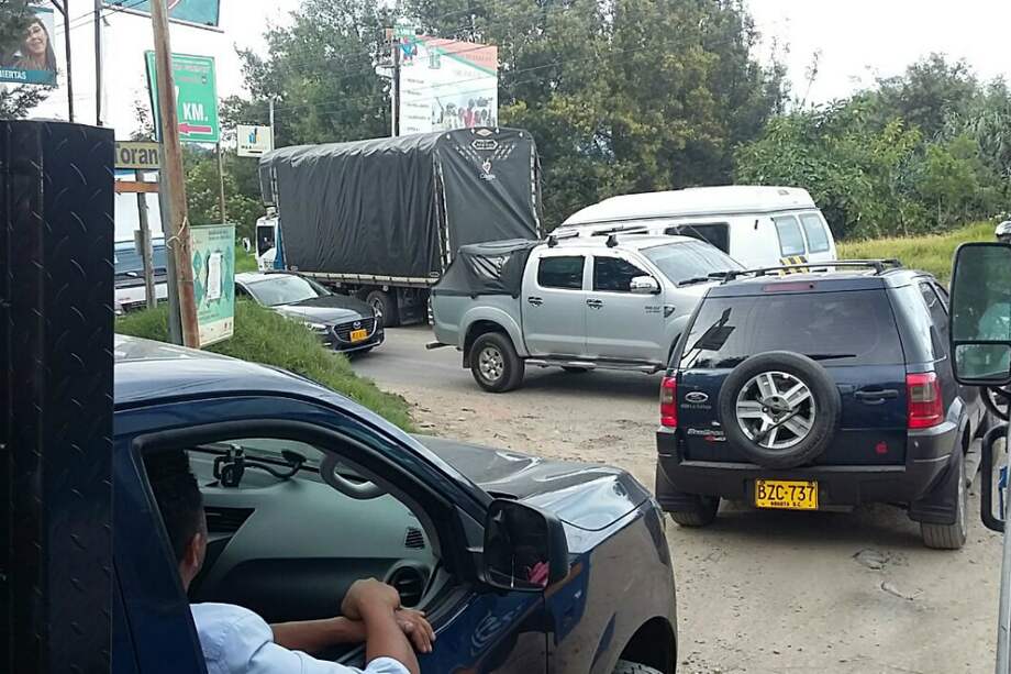 Los eternos trancones que se forman a diario en la vía Suba-Cota tienen cansados a los habitantes de la zona. / Cortesía