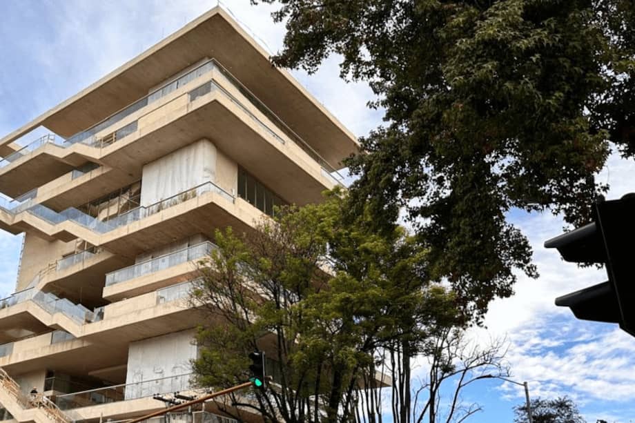 El Centro Felicidad en Chapinero (CEFE), como se llamará, estará ubicado en la calle 82 con carrera 11, tendrá un área de cerca de 10.600 m² y 44.98 metros de altura.