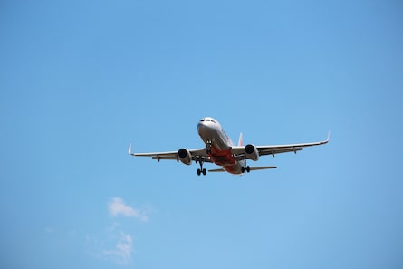 ¿Los colombianos están viajando más en avión? Esto dicen las cifras de 2026