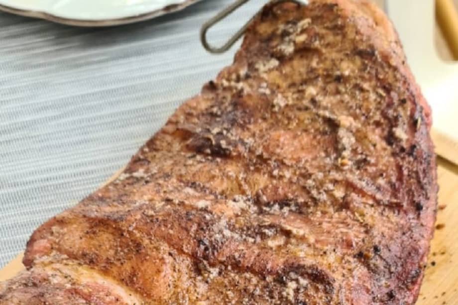 Mezcle muy bien los ingredientes del rub y sobe las piezas de costilla para impregnarlas muy bien. Deje reposar durante un par de horas a temperatura ambiente. / Cortesía: Harry Sasson