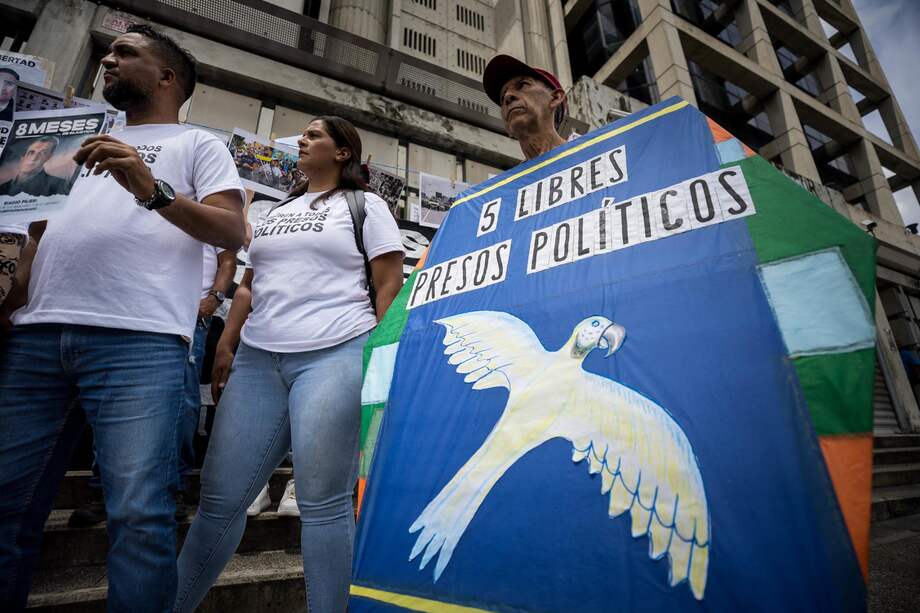 Familiares de presos por motivos políticos se manifiestan en Venezuela.