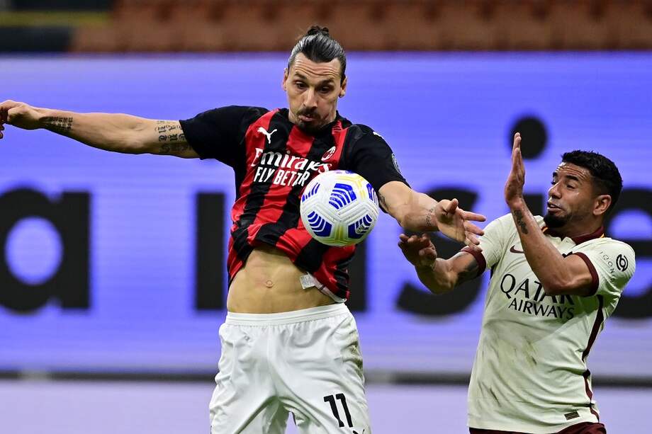 El delantero sueco Zlatan Ibrahimovic anotó doblete en la igualdad entre Milan y Roma.