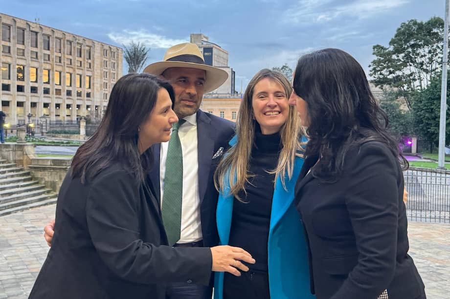 “Es de suponer que Paloma Valencia, bisnieta del poeta y nieta de Guillermo León, tampoco desperdicie esa atmósfera”: Lisandro Duque