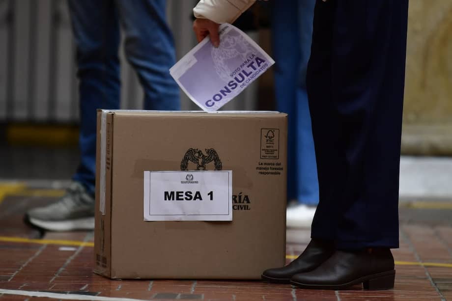De casi 1.000 puestos de votación que se instalarán en Bogotá, al menos el 30% presentan algún grado de riesgo, según revela el mapa de riesgo electoral de la MOE.