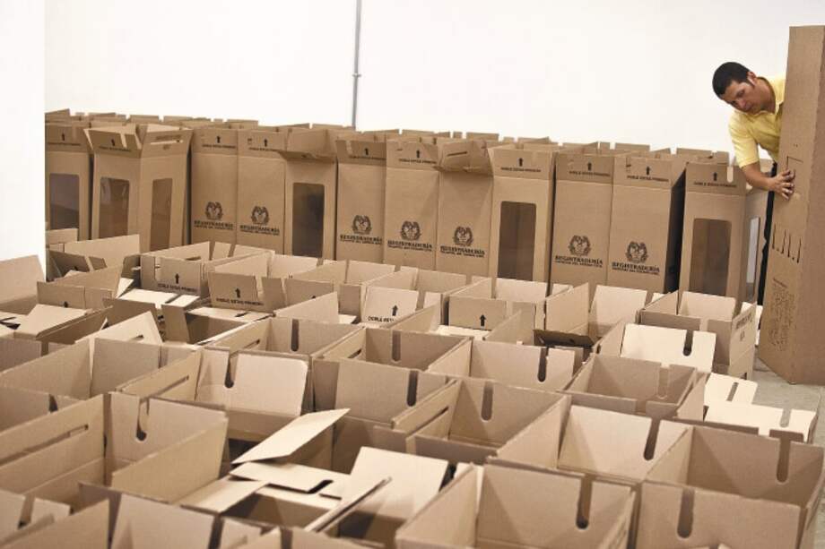 Colombia ya conoce bien el costo de que dineros “calientes” permeen la esfera política. / AFP