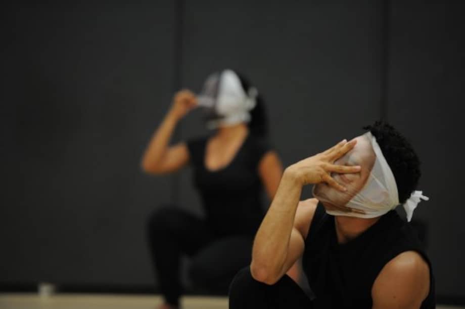 Foto de la obra de teatro Negra/Anger de Álvaro Restrepo.