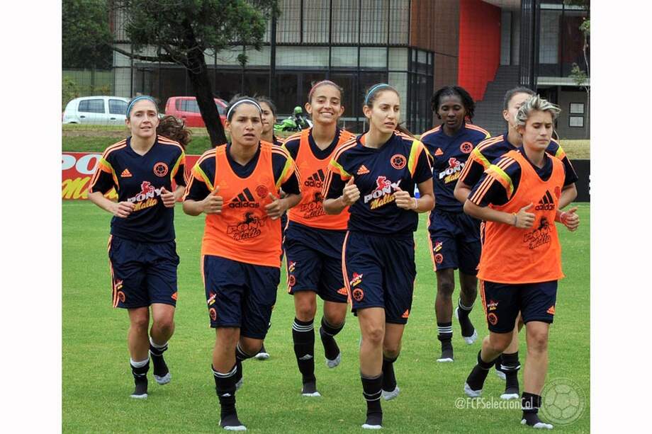 Las jugadoras de la selección colombiana de fútbol en una de sus sesiones de entrenamiento. / Fotos: Fedefutbol