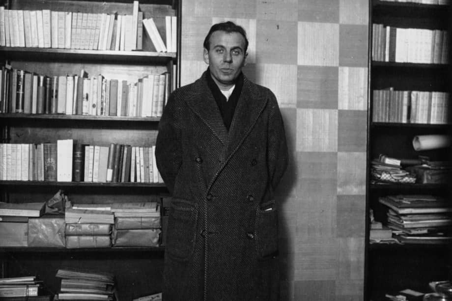 Imagen de Louis-Ferdinand Céline en su casa. El escritor y parte de su contexto.