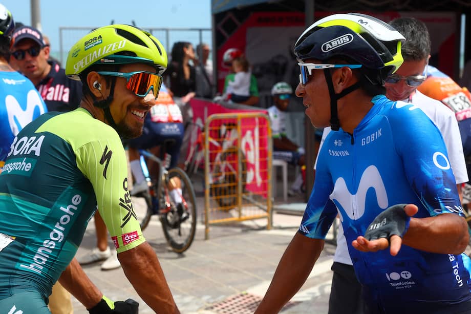 El pedalista cundinamarqués Daniel Martínez (Bora-Hansgrohe) junto al boyacense Nairo Quintana (Movistar Team), en el Giro de Italia 2024.
