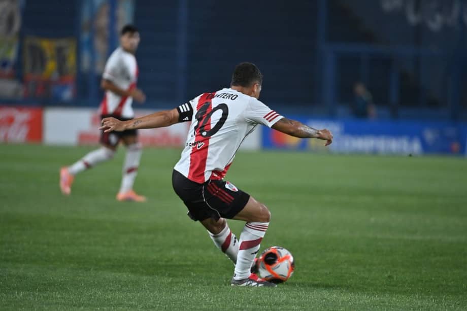 Juan Fernando Quintero en el partido de River Plate de Argentina contra Millonarios de Colombia.