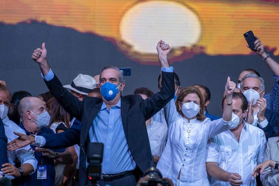Luis Abinader, presidente electo de República Dominicana., celebra su victoria este domingo en Santo Domingo. / EFE