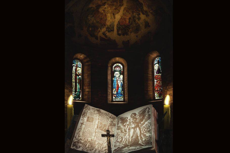 Arcángel Uriel te ayuda a desbloquear tus finanzas.