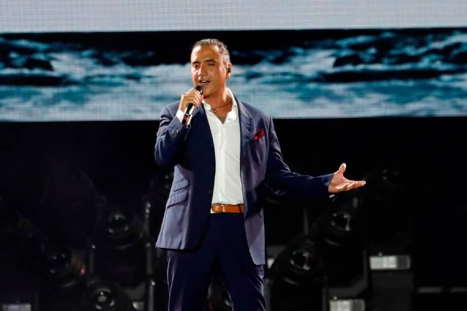 El "Potrillo" Alejandro Fernández durante el concierto que ofreció en el Wizink Center de Madrid con el que comenzó una gira por España. / EFE
