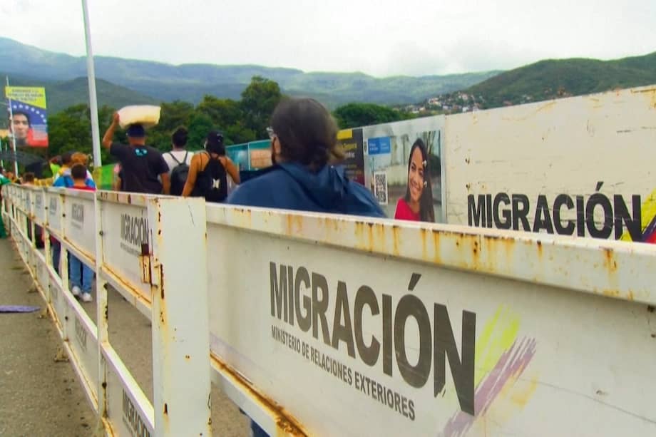 Expertos alertan sobre un posible aumento del flujo migratorio, ante la incertidumbre que enfrentarían los venezolanos ante la falta de claridad sobre el rumbo de la transición política.