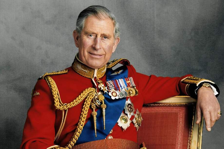 Este especial de una hora de duración por capítulo, explora los momentos cruciales de la vida de Carlos que lo moldearon desde un niño real al monarca que es hoy.