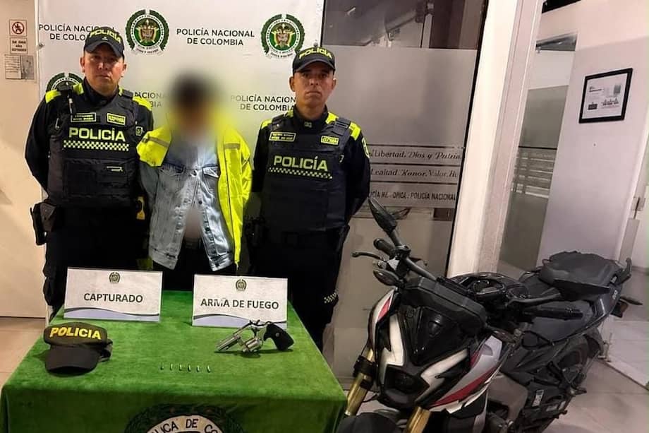 Hombre es capturado por usar prendas de la Policía para cometer robos.
