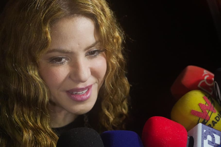 “Shakira, ¿Francia qué?” Los detalles del video, con acento costeño, que la invita a Paris