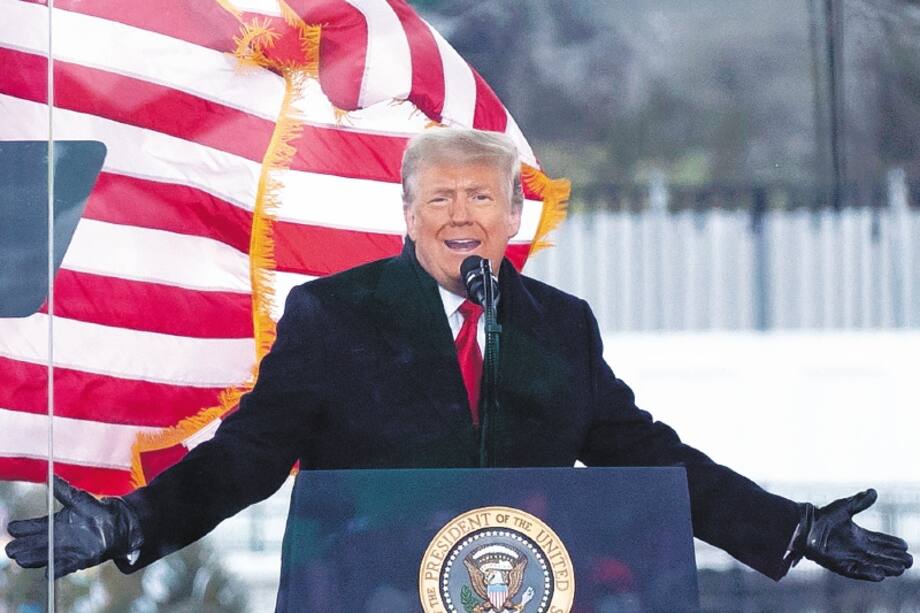 Washington (United States), 06/01/2021.- US President Donald J. Trump delivers remarks at a rally on the Ellipse near the White House in Washington, DC, USA, 06 January 2021. Right-wing conservative groups are protesting against Congress counting the electoral college votes. Dozens of state and federal judges have shot down challenges to the 2020 presidential election, finding the accusations of fraud to be without merit. (Protestas, Estados Unidos) EFE/EPA/MICHAEL REYNOLDS