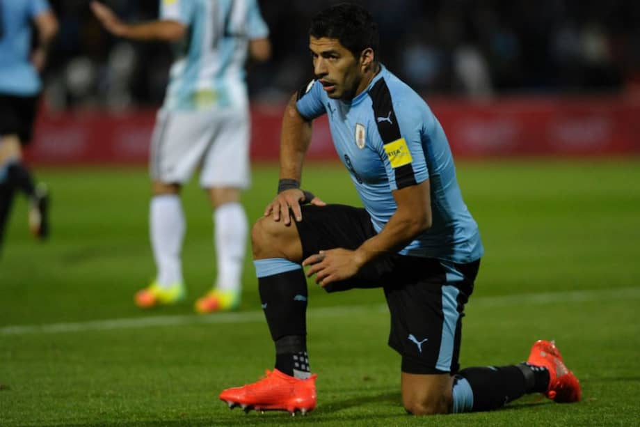 Luis Suárez podría perderse el partido contra Colombia. Foto: AFP