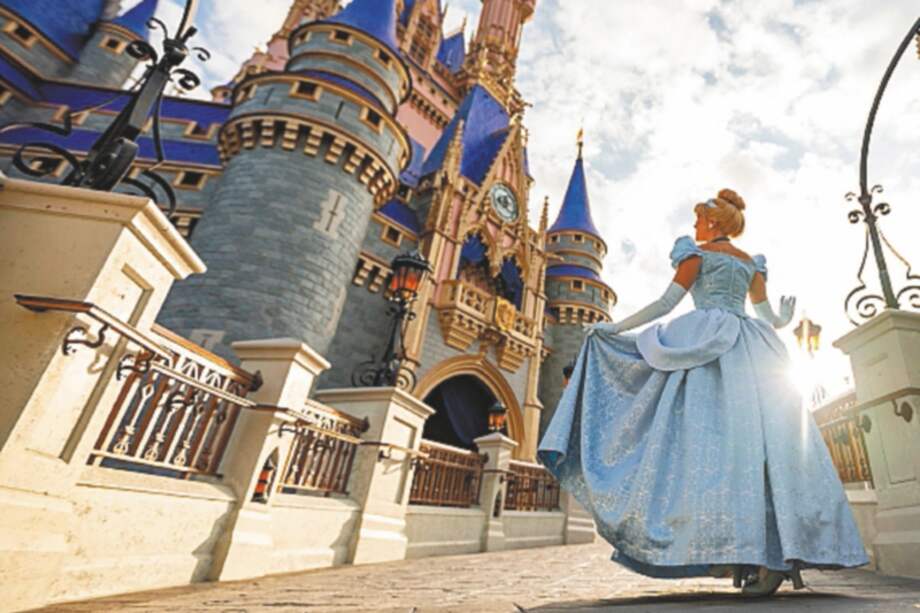 El castillo de Cenicienta es el Ìcono del parque Magic Kingdom.