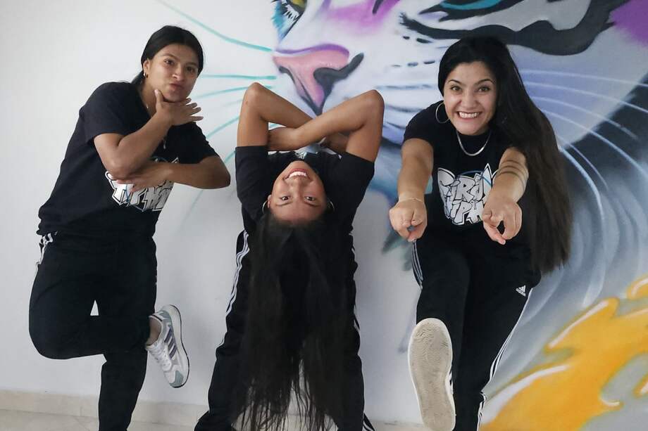 Lorena, Johanna y Soffia hacen parte del Círculo Hip-Hop de Kennedy y de
la Selección Bogotá en la disciplina de break dance.