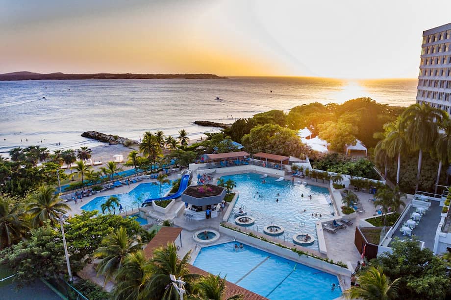 Hilton Cartagena, en lo que respecta a su oferta de bodas, es uno de los hoteles que se caracteriza por tener la mayor cantidad de espacios al aire libre.