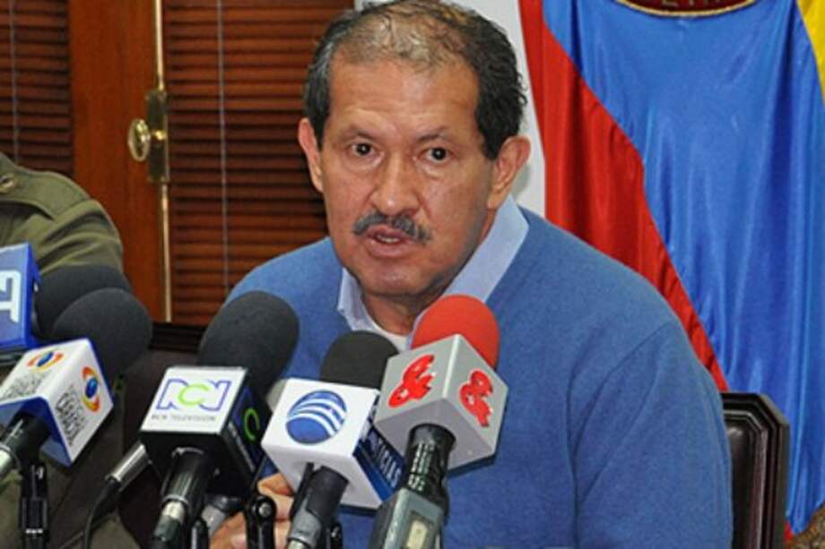 Piden a Angelino dar a conocer totalidad de su historia médica