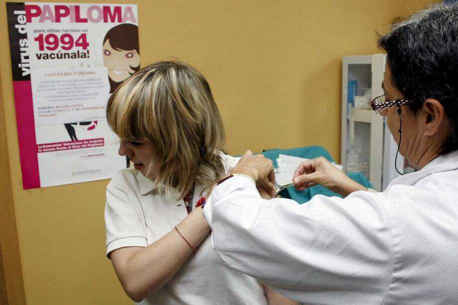 ¿Se puede contagiar del virus del papiloma humano con el sexo oral?