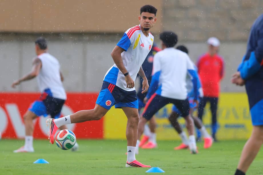 Luis Díaz de Colombia participa en un entrenamiento este lunes 22 de junio, previo a enfrentar a la República Democrática del Congo en el Mundial 2026, en Guadalajara, Jalisco, México.