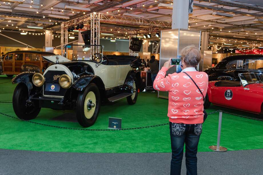 Este escenario ha sido creado para visibilizar los tradicionales anticuarios encargados de conservar el patrimonio nacional e internacional