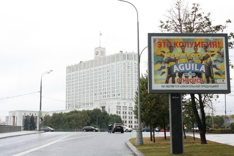 Moscú amanece con una valla que celebra la clasificación de Colombia al Mundial