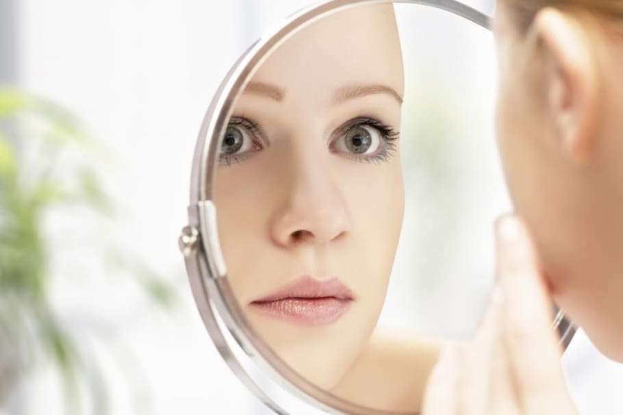 No permitas que el acné dañe tu estado de ánimo. Tenemos varios consejos con los que pueden controlar su aparición y lucir siempre bella.