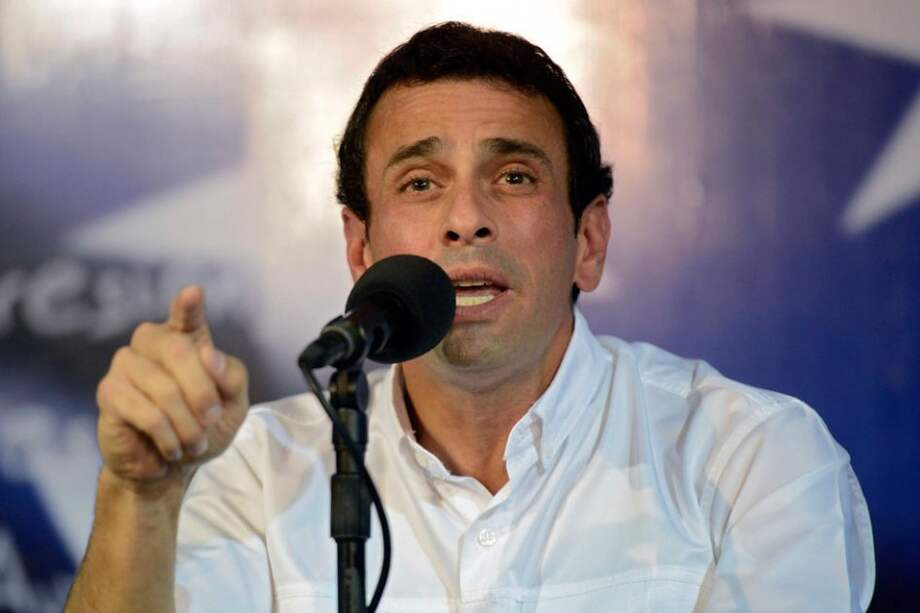 Capriles acusa al Gobierno de "robarse" las elecciones