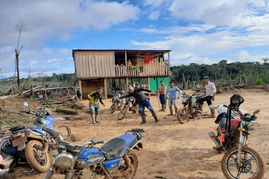 Solo 20 de los 80 moteros que emprendieron el viaje lo pudieron completar dado el estado de la vía. / Cortesía comunidad de La Montañita (Caquetá)