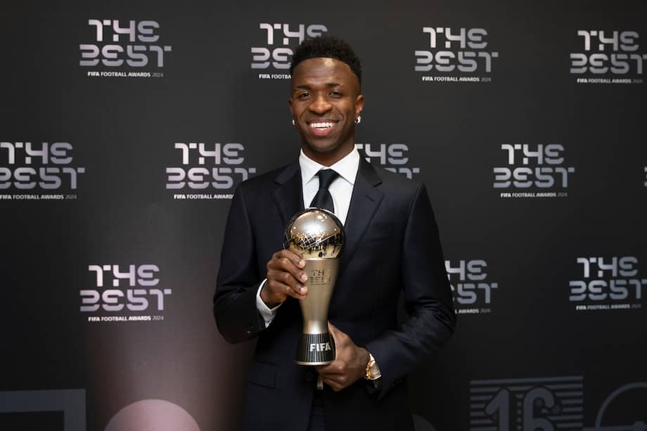 Vinicius Jr., jugador del Real Madrid y de la selección nacional de Brasil, es el más reciente ganador del premio The Best de la FIFA.