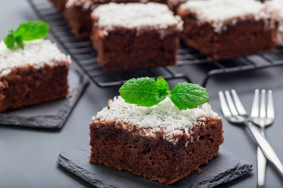 Un vaso de leche caliente es perfecto para acompañar este antojo de dulce.