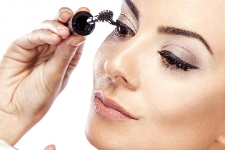 Trucos para aplicar la pestañina correctamente