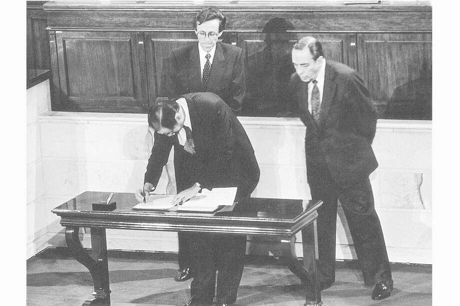 Antonio Navarro, Álvaro Gómez y Horacio Serpa estuvieron al frente de la Constituyente del 91, que fue el resultado de una iniciativa ciudadana y no de una negociación. / Archivo