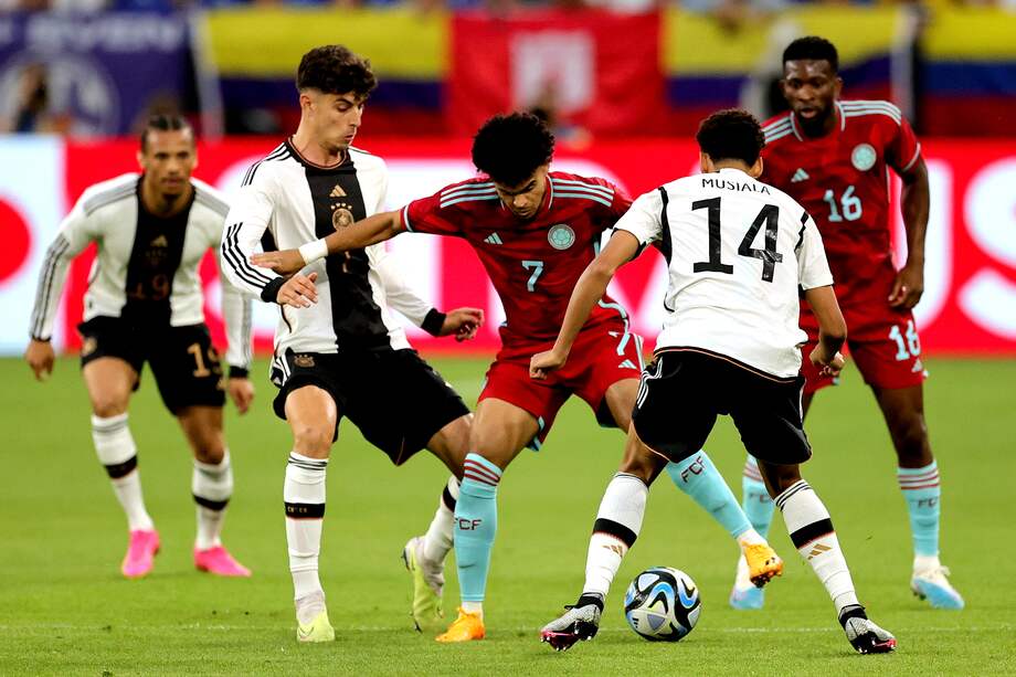 Luis Díaz (cent.), con Colombia en un reciente partido que la selección jugó contra Alemania.