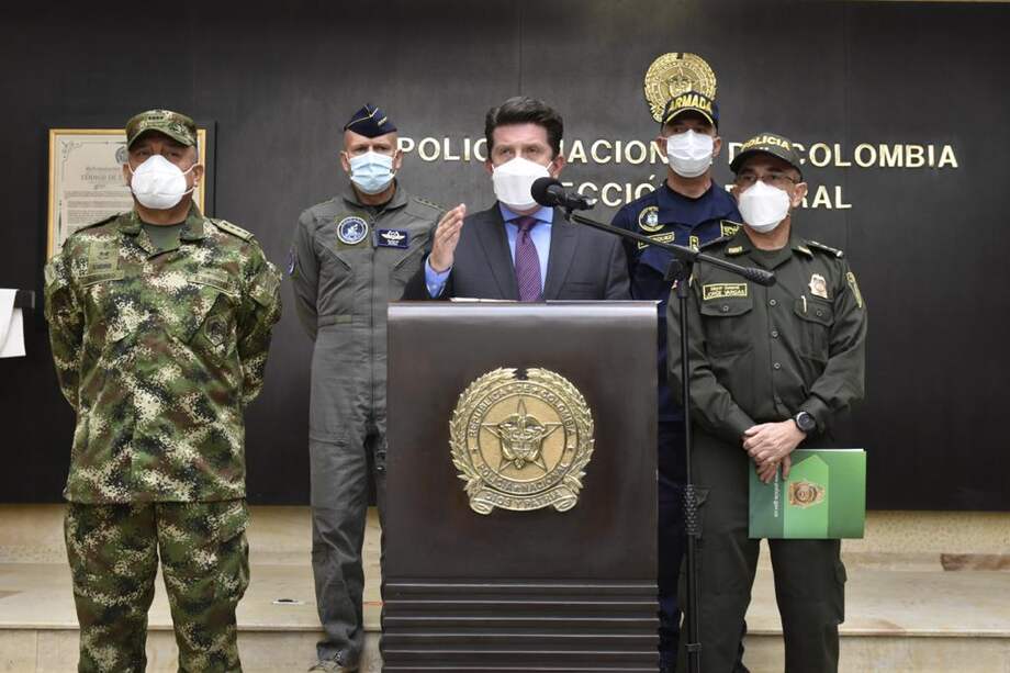 Durante una rueda de prensa, el alto mando militar respondió sobre las denuncias de exceso policial durante las marchas del Paro Nacional./ Cortesía Ministerio de Defensa.