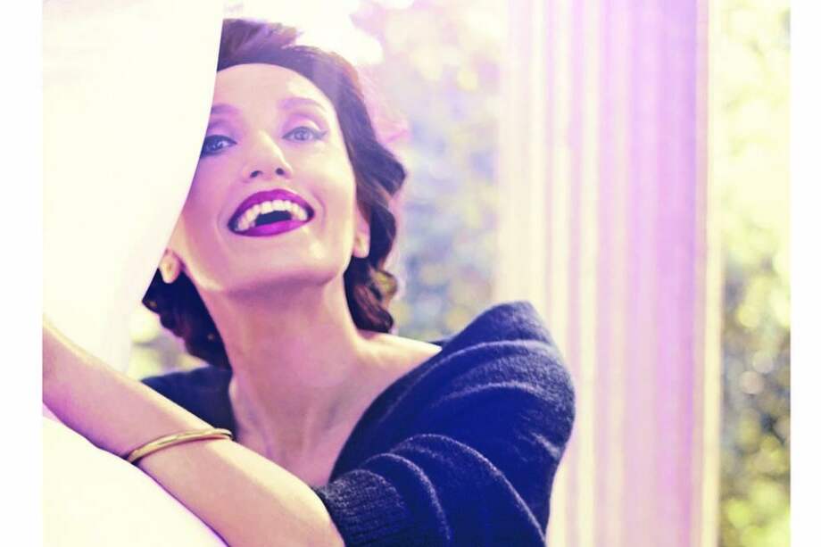 La cantante española interpretará en el Teatro Julio Mario Santo Domingo las canciones de su más reciente disco, ‘Almas gemelas’, y los clásicos que hacen parte de su esencia. / Cortesía Warner Music