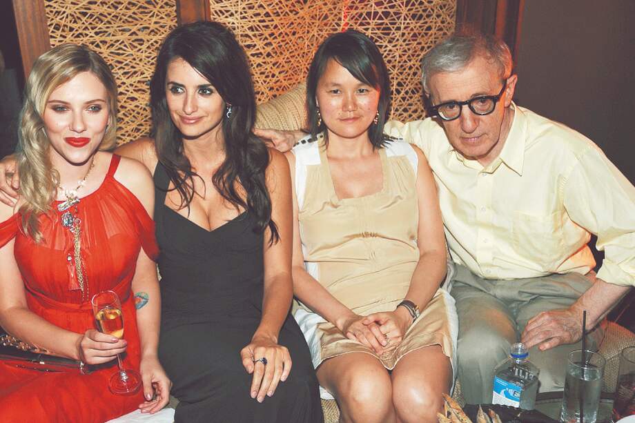 Scarlett Johansson, Penélope Cruz, Soon Yi y Woody Allen durante el lanzamiento de la película "Vicky Cristina Barcelona".