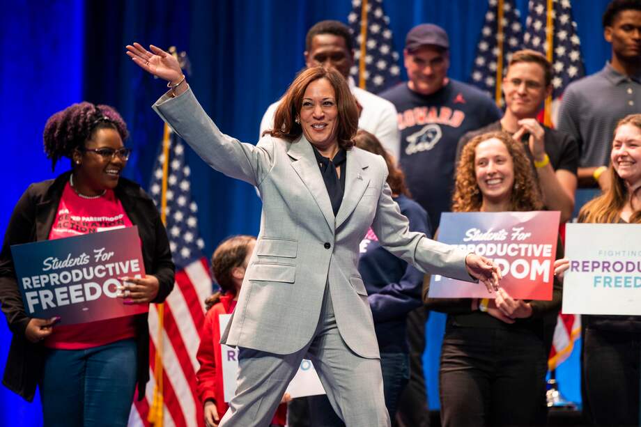 Kamala Harris, de raza negra y de familia originaria del sur de Asia, además de ser la única mujer vicepresidenta en la historia de Estados Unidos, no parece tener rivales serios ante su meta de conseguir la nominación demócrata.