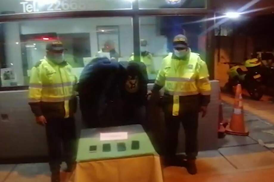 Entre los capturados están dos hombres y una mujer de 19 años.