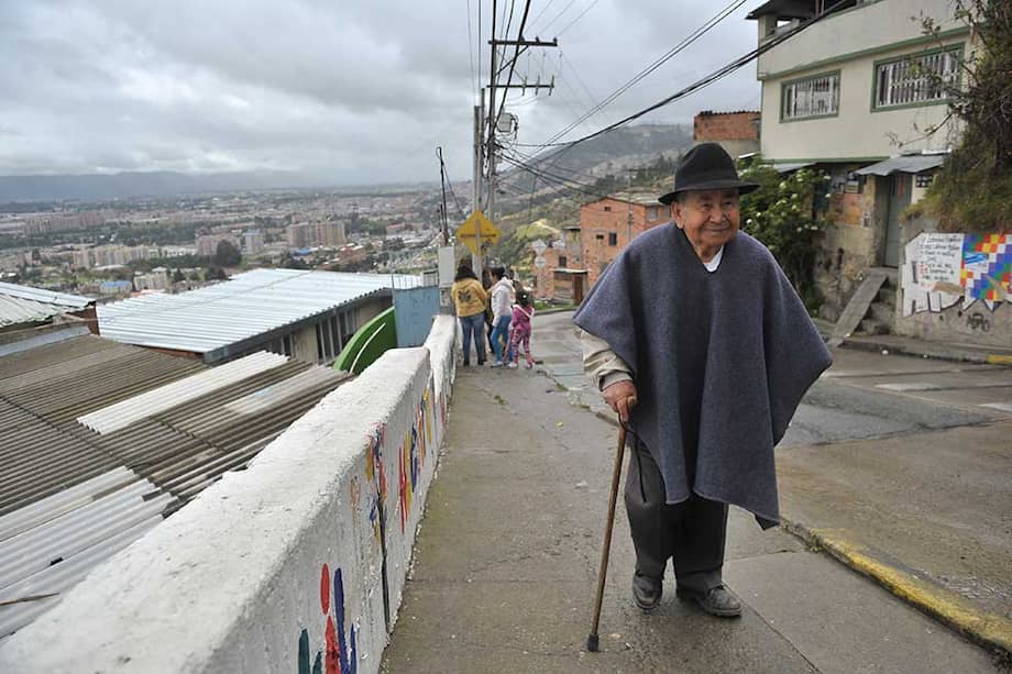 José León, de 92 años, hace parte del grupo de los primeros pobladores de Cerro Norte. /C ristian Garavito