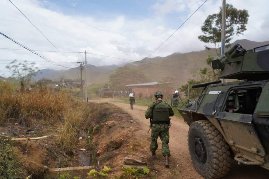 Cerca del batallón blanco del atentado se encuentra la escuela rural Bello Horizonte, que resultó afectada por el lanzamiento de los explosivos.