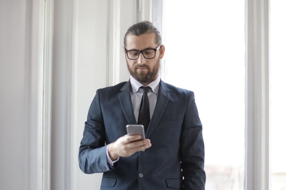 Aquí te explicamos qué es el casual chic y otros códigos de vestimenta.