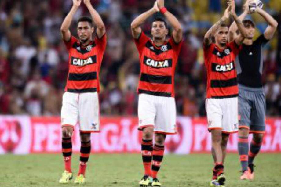 Los jugadores de Flamengo celebran el pase a la final de la Copa de Brasil 2013.
