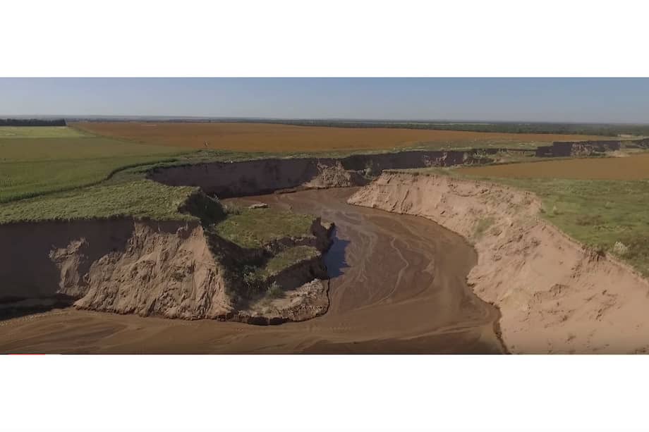 Fotograma del documental “Río Nuevo”, realizado en 2016 por la Universidad de San Luis, en el que se explica qué originó los seis nuevos ríos en la provincia de San Luis, en Argentina. / Foto: Documental “Río Nuevo”, Universidad de San Luis – Conicet.