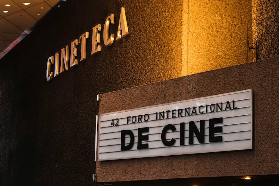 De acuerdo con la Independent Film & Television Alliance (IFTA), entre el 70% y el 90% de las películas producidas anualmente en el mundo son independientes.